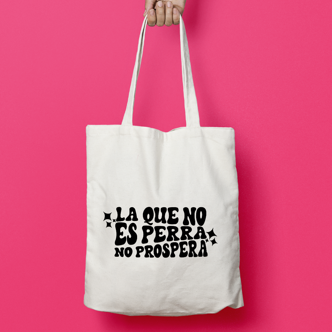 La que no es perra no prospera tote bag